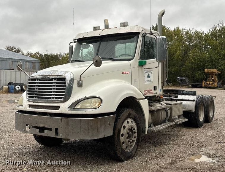 2007 Freightliner Columbia Equipment Image0
