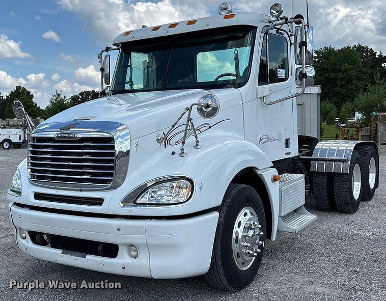 Image of Freightliner Columbia Primary image