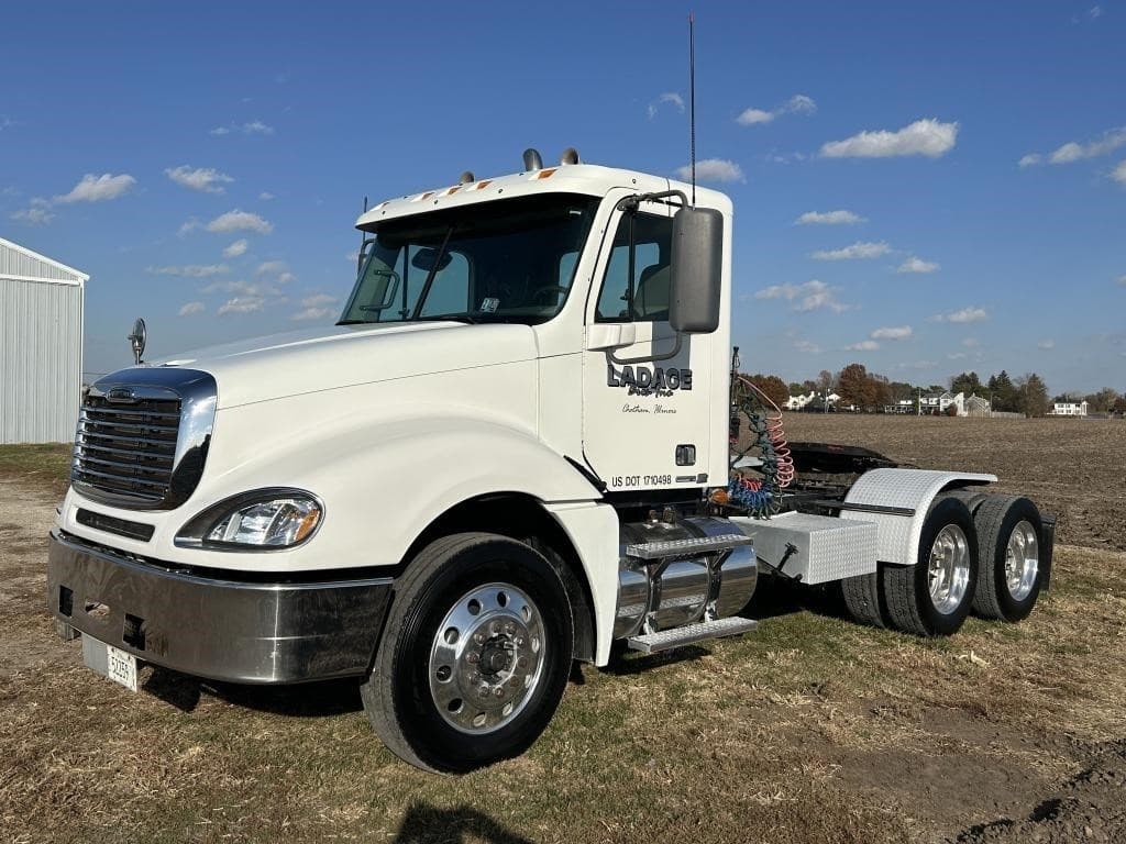 Image of Freightliner Columbia Primary image