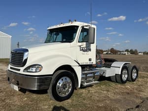 2007 Freightliner Columbia Image