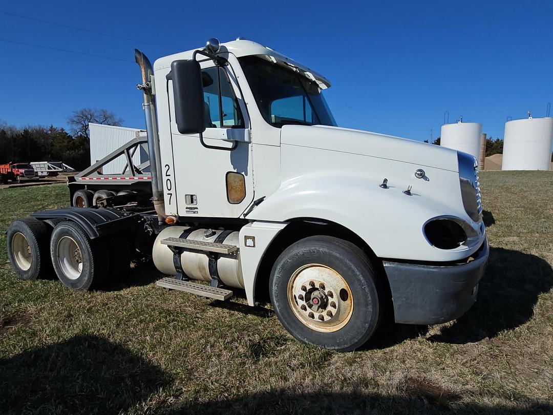Image of Freightliner Columbia Primary image