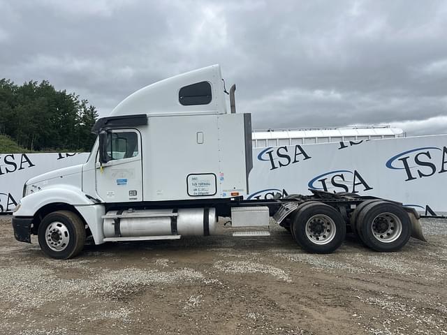 Image of Freightliner Columbia equipment image 1