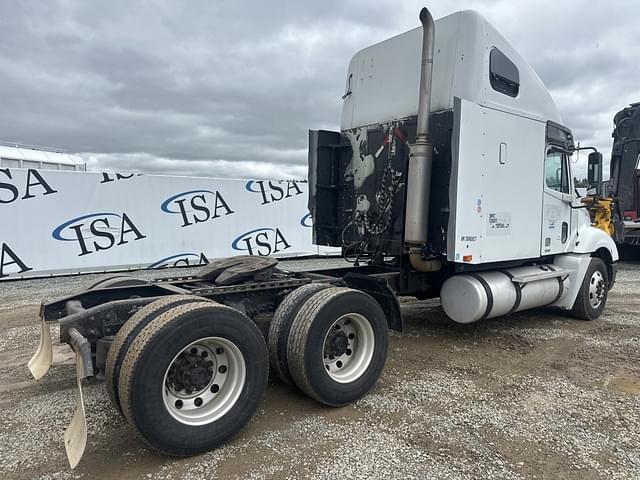 Image of Freightliner Columbia equipment image 4