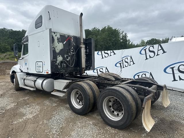 Image of Freightliner Columbia equipment image 2
