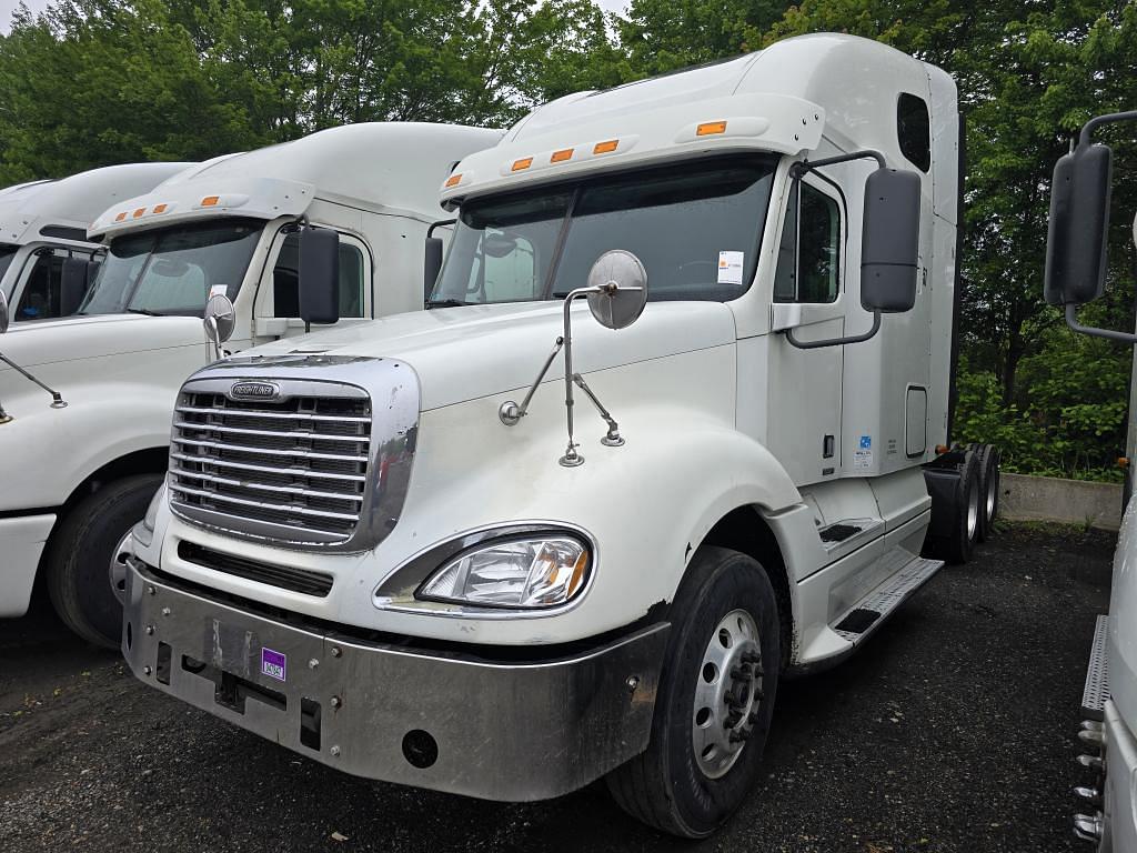 Image of Freightliner Columbia Primary image