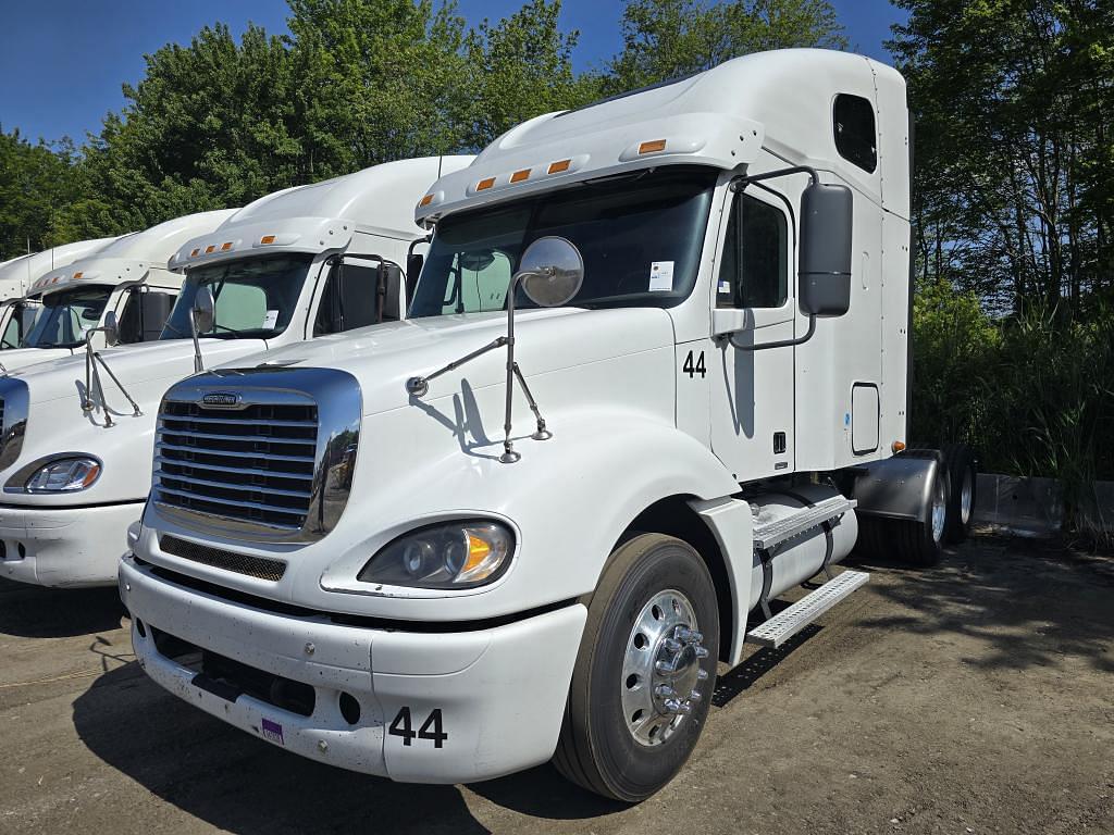 Image of Freightliner Columbia Primary image