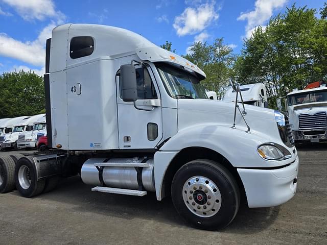 Image of Freightliner Columbia equipment image 3