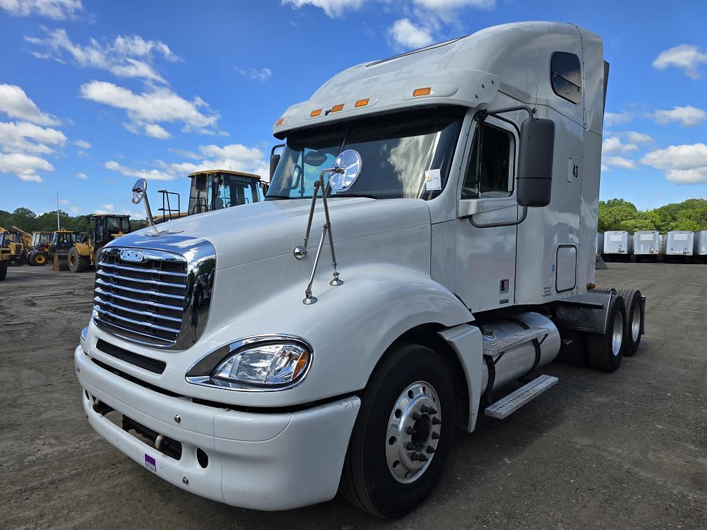 Image of Freightliner Columbia Primary image