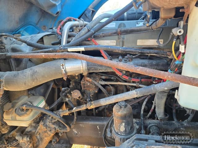 Image of Freightliner Columbia equipment image 1