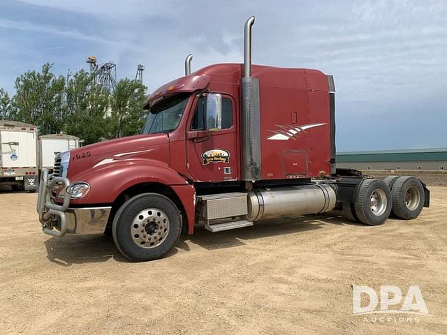 Image of Freightliner Columbia equipment image 3