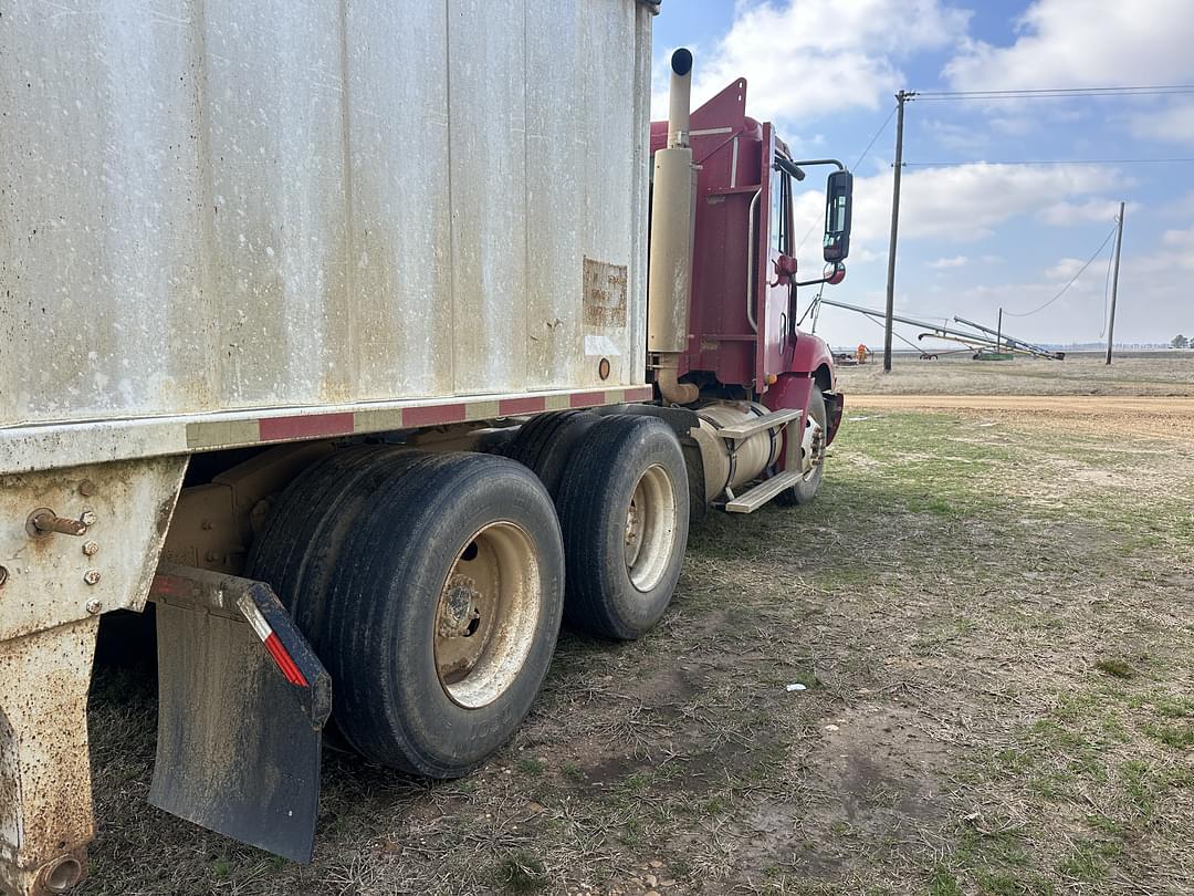 Image of Freightliner Columbia Primary image