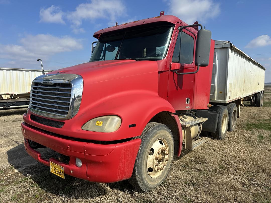 Image of Freightliner Columbia Primary image