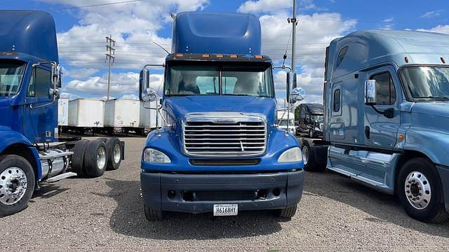 Image of Freightliner Columbia equipment image 1