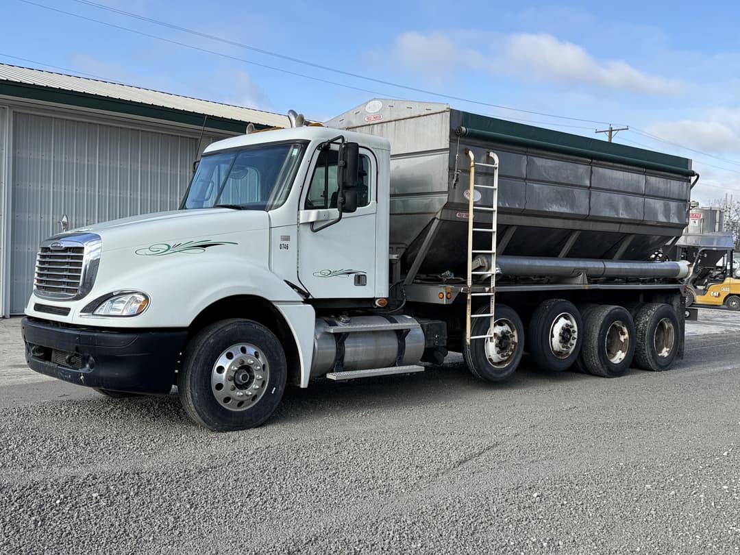 Image of Freightliner Columbia Primary image
