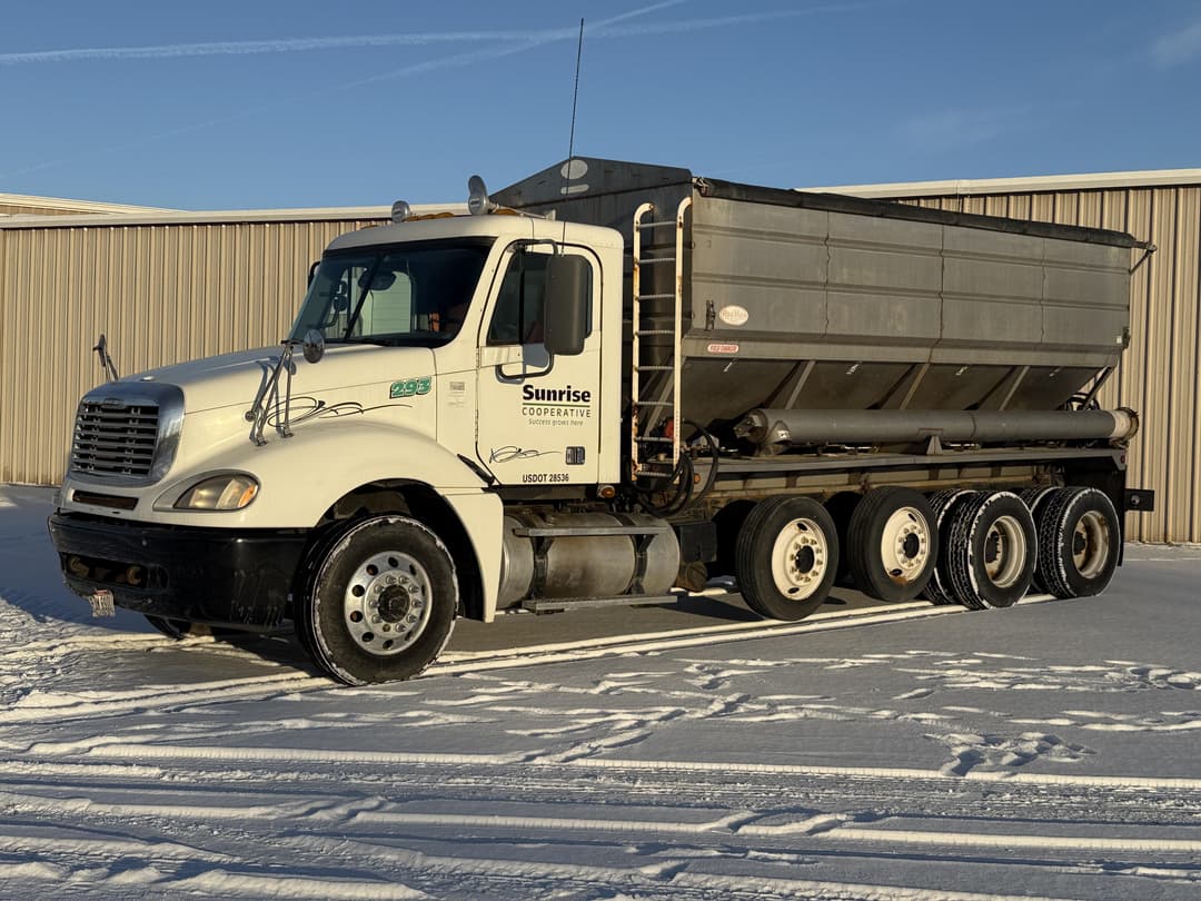 Image of Freightliner Columbia Primary image