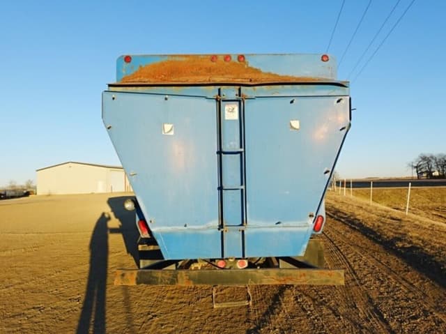 Image of Freightliner Columbia equipment image 3