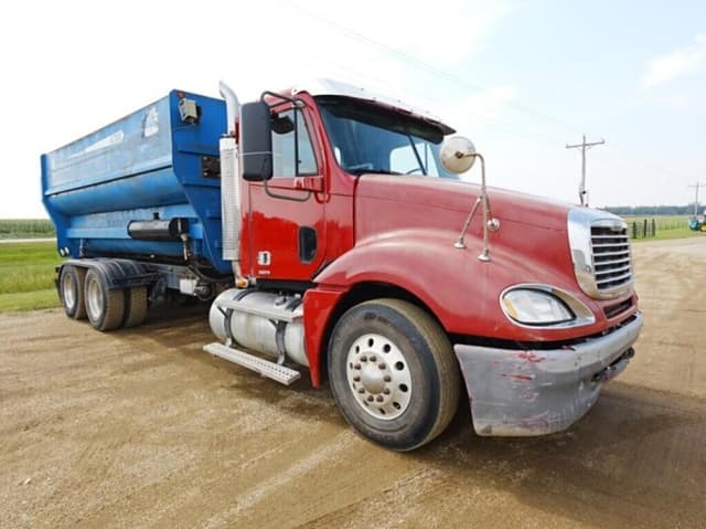 Image of Freightliner Columbia equipment image 1