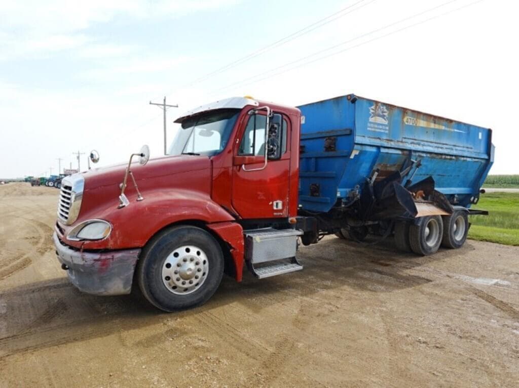 Image of Freightliner Columbia Primary image