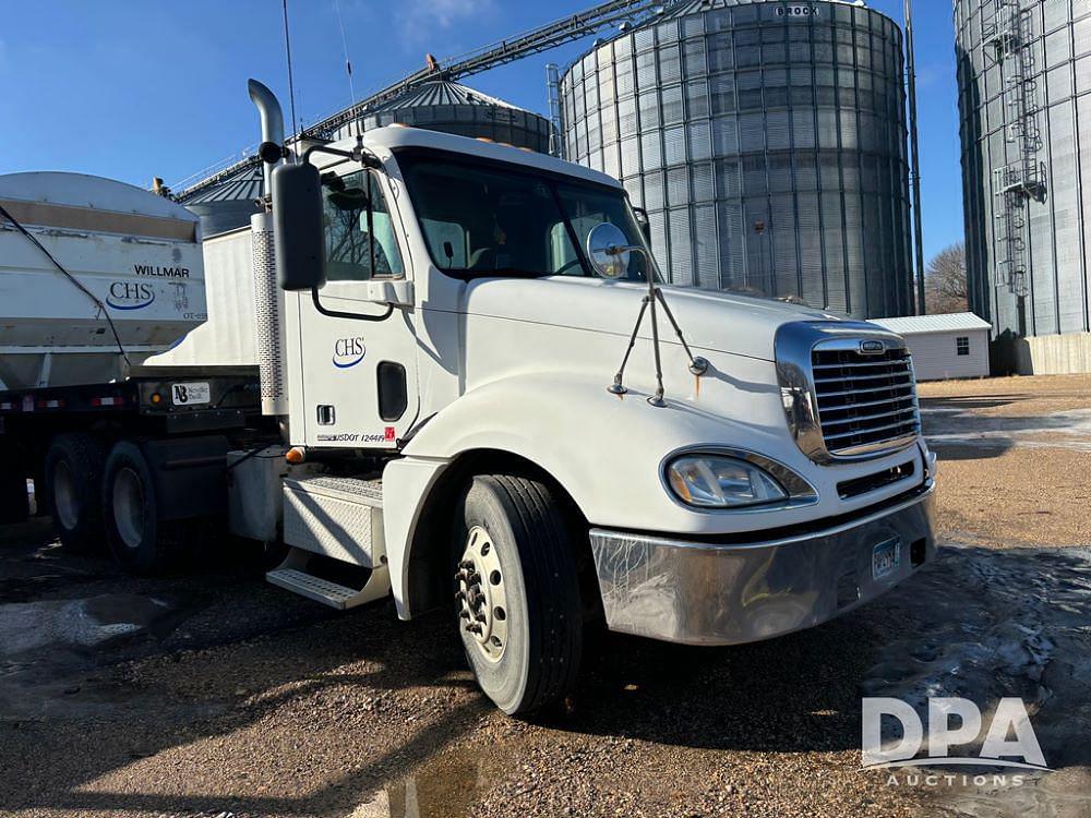 Image of Freightliner Columbia Primary image