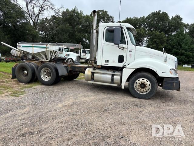 Image of Freightliner Columbia equipment image 1