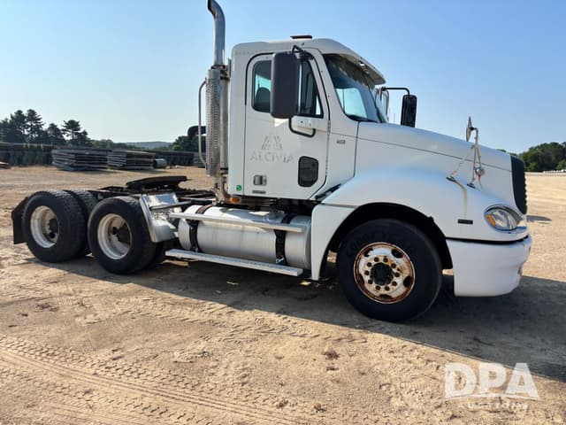 Image of Freightliner Columbia equipment image 1