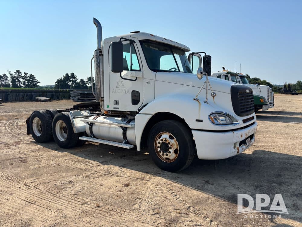 Image of Freightliner Columbia Primary image