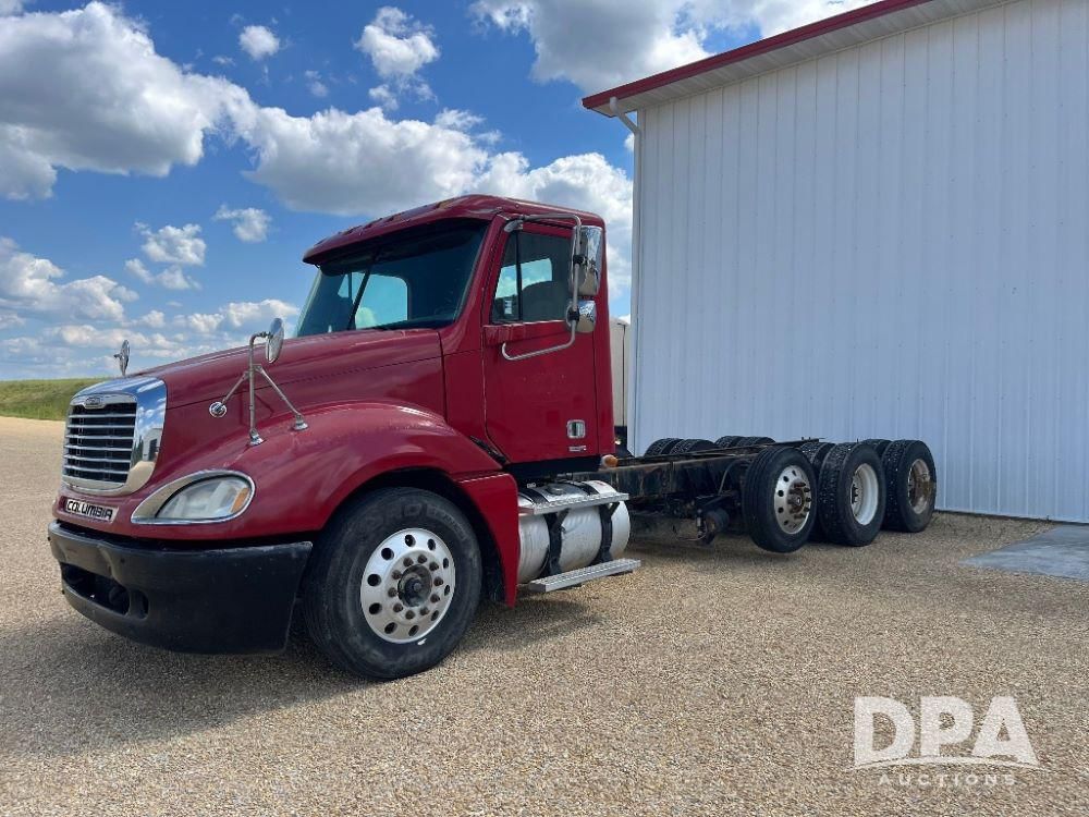 2007 Freightliner Columbia Equipment Image0