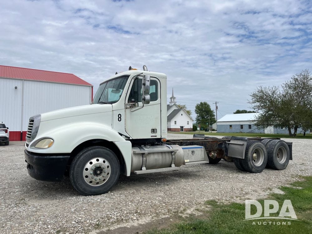 2007 Freightliner Columbia Equipment Image0