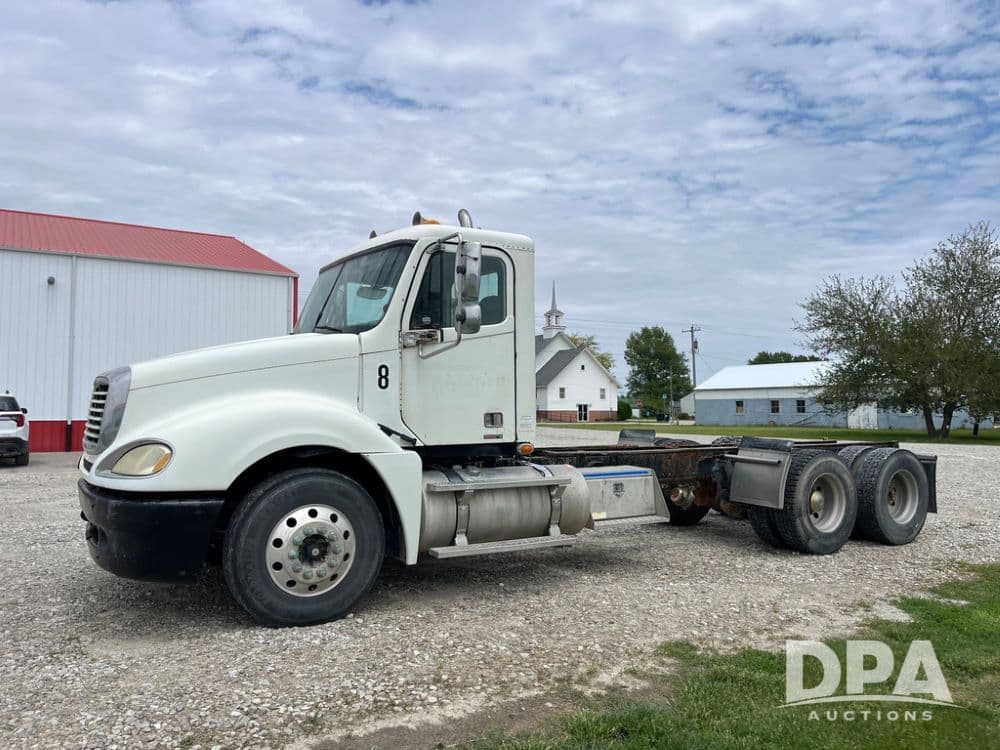 Image of Freightliner Columbia Primary image