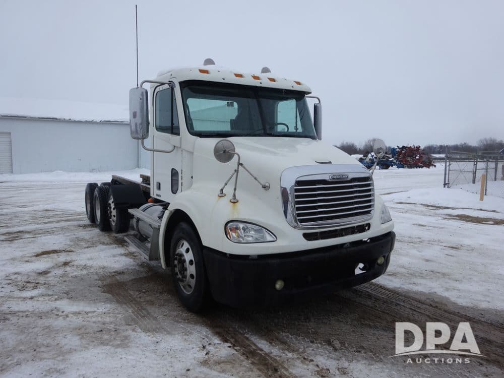 Image of Freightliner Columbia Primary image