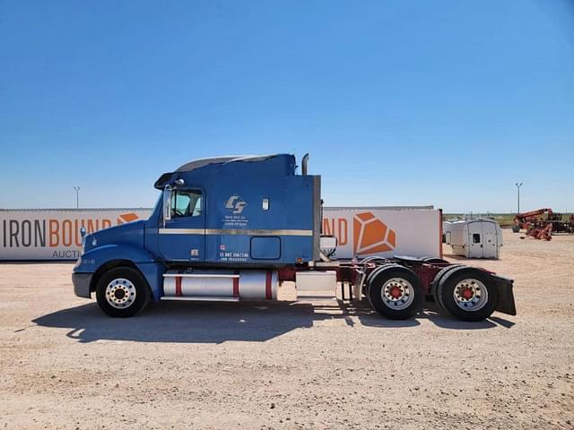 Image of Freightliner Columbia equipment image 1