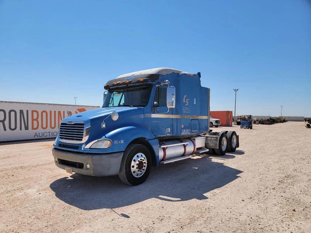 Image of Freightliner Columbia Primary image