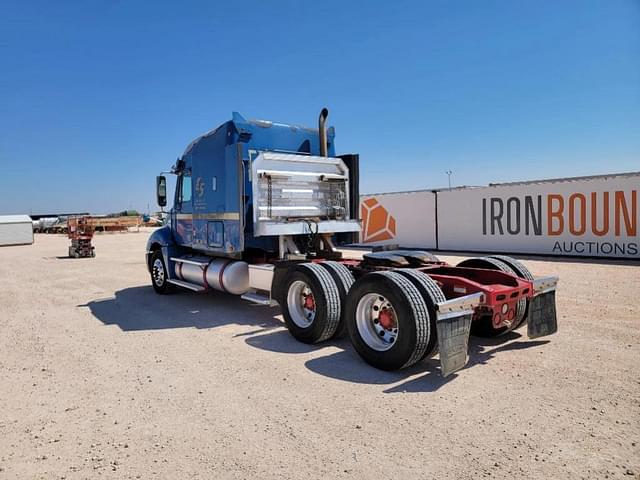 Image of Freightliner Columbia equipment image 2