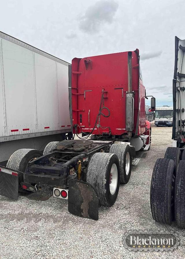 Image of Freightliner Columbia equipment image 2