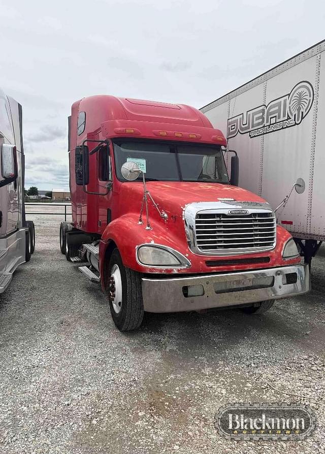 Image of Freightliner Columbia equipment image 3
