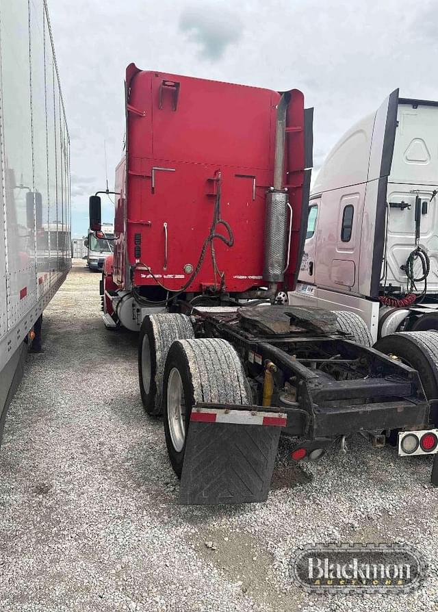 Image of Freightliner Columbia equipment image 1