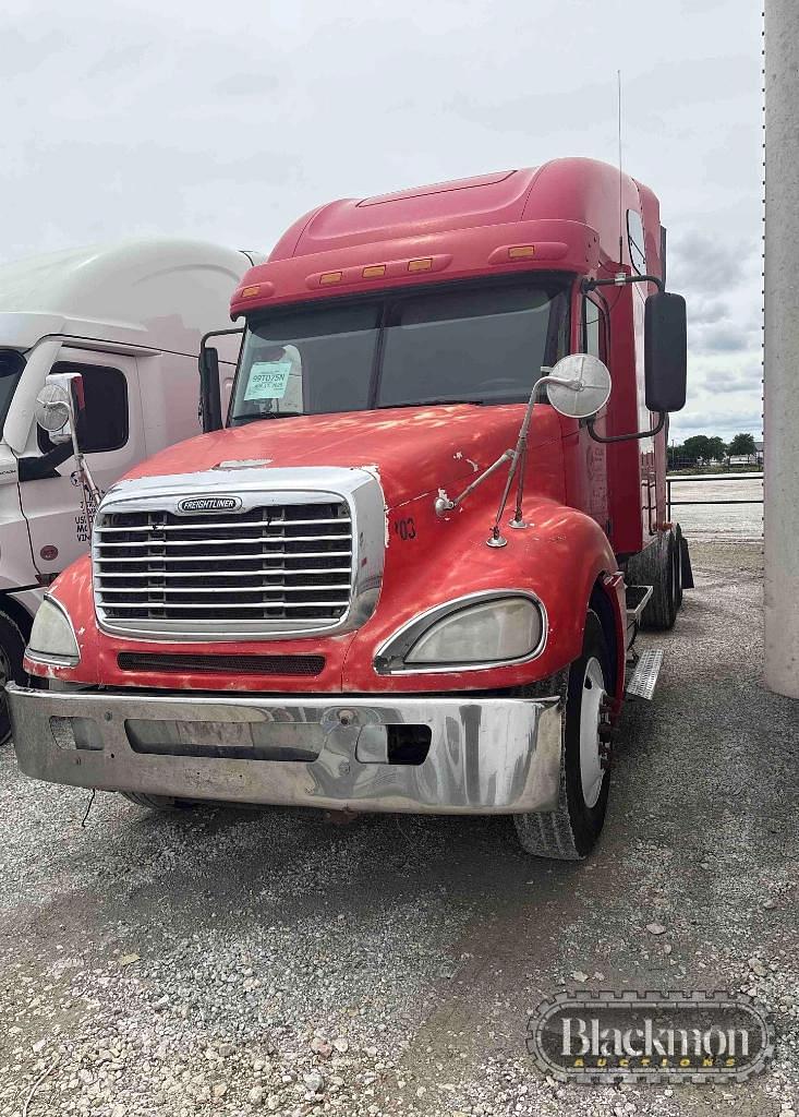 Image of Freightliner Columbia Primary image