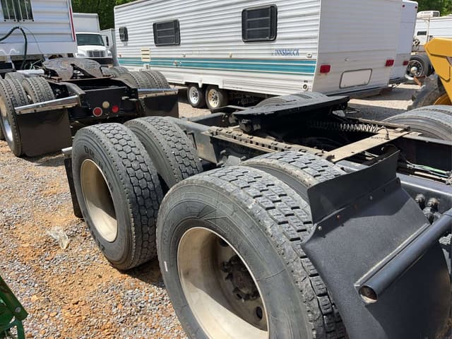 Image of Freightliner CST120 equipment image 3