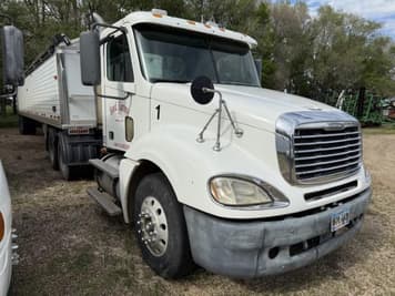 Main image Freightliner Day Cab Truck