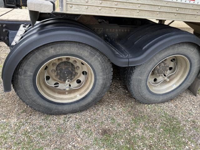 Image of Freightliner Day Cab Truck equipment image 3