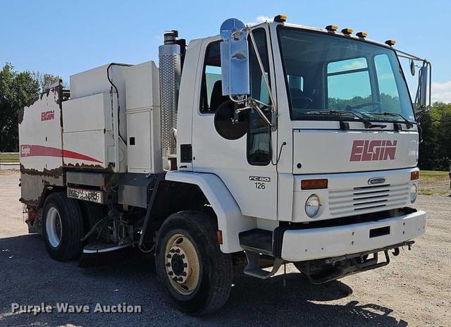 Image of Freightliner FC80 equipment image 2
