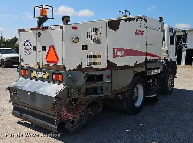 Image of Freightliner FC80 equipment image 4
