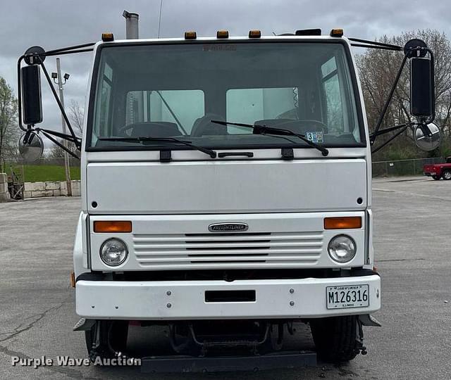 Image of Freightliner FC80 equipment image 1