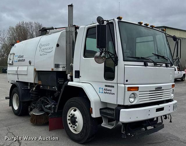 Image of Freightliner FC80 equipment image 2