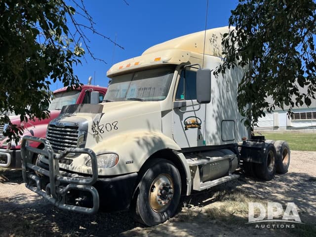 Image of Freightliner FD112 equipment image 1