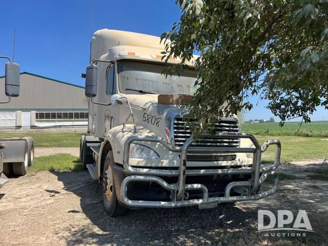 Image of Freightliner FD112 equipment image 4