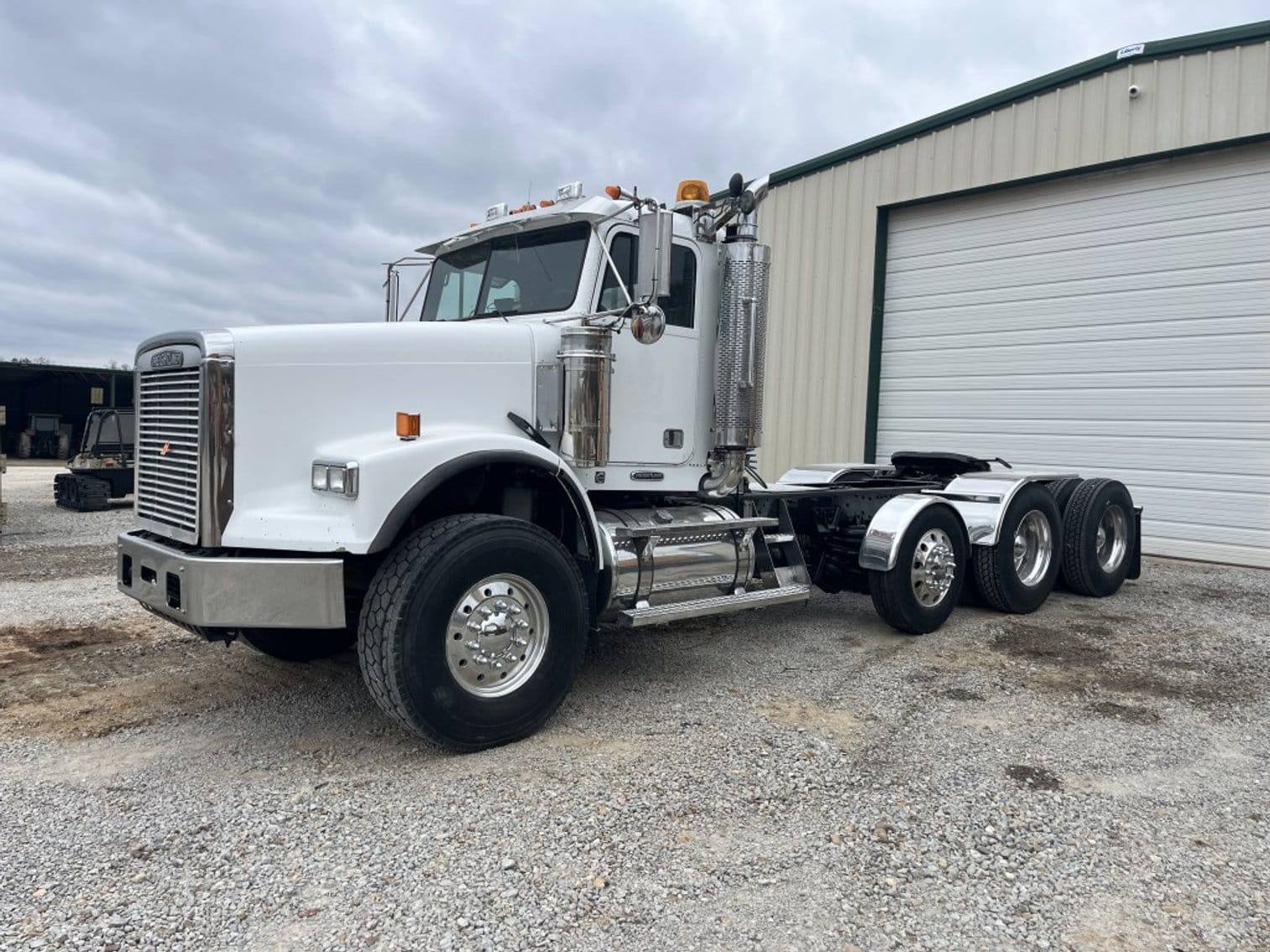 2007 Freightliner FLD Equipment Image0