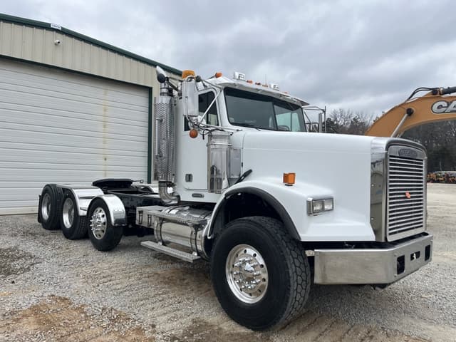 Image of Freightliner FLD equipment image 2