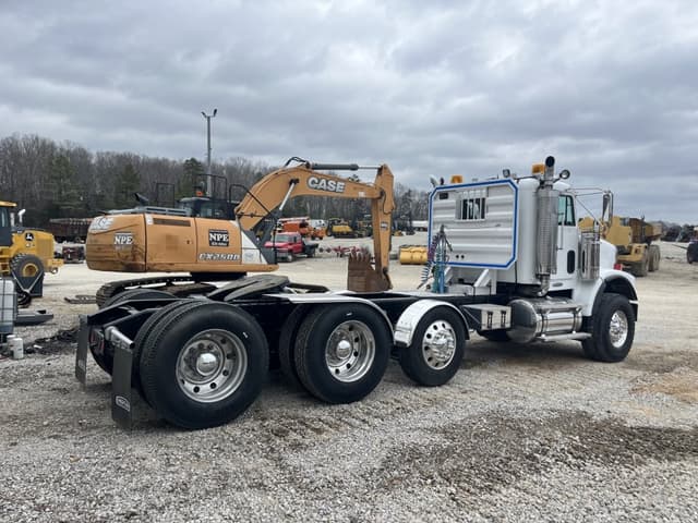 Image of Freightliner FLD equipment image 4