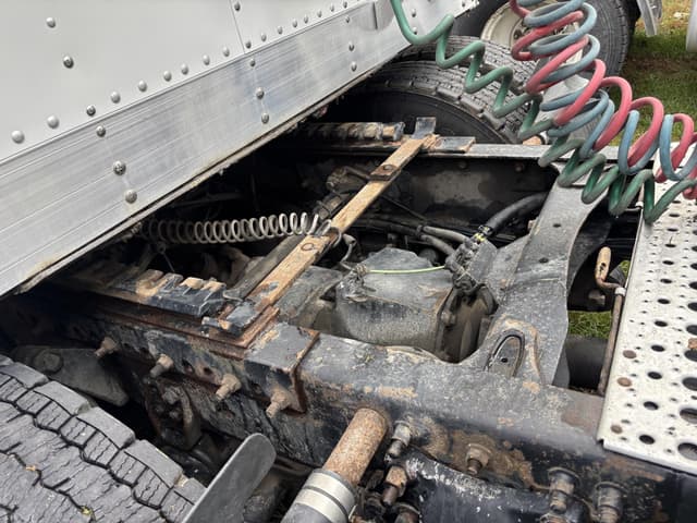 Image of Freightliner FLD120 equipment image 3